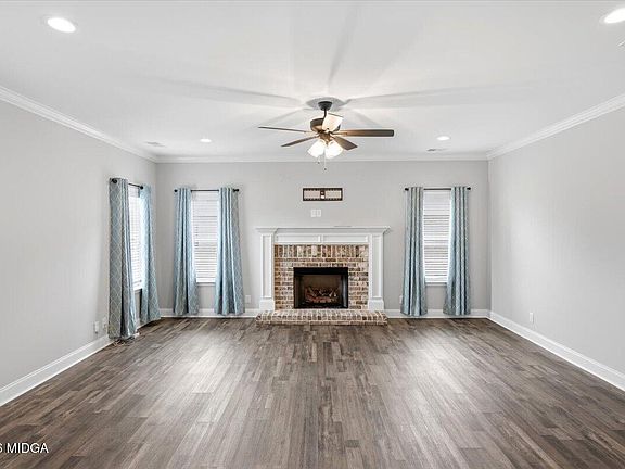 4th image of 490 Barbara Ct