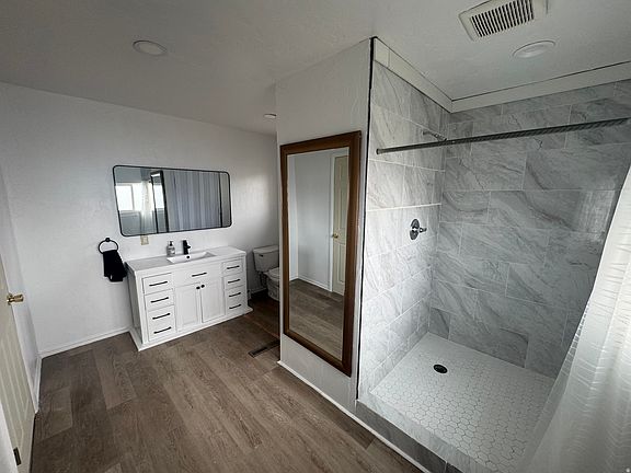 3rd image of 46 East St