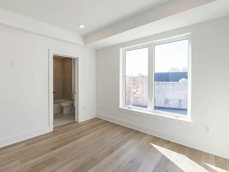 5900 Germantown (The Premiere) — Photo 47