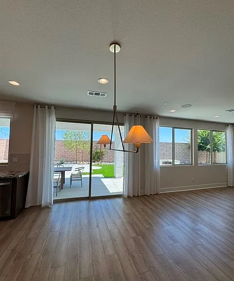 25074 Greythorne Dr — Photo 4