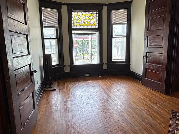 4th image of 802 E Jefferson St #1