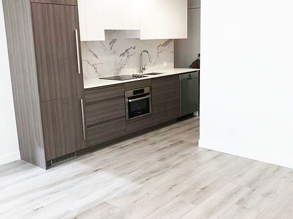 2nd image of 10626 City Pkwy #1301