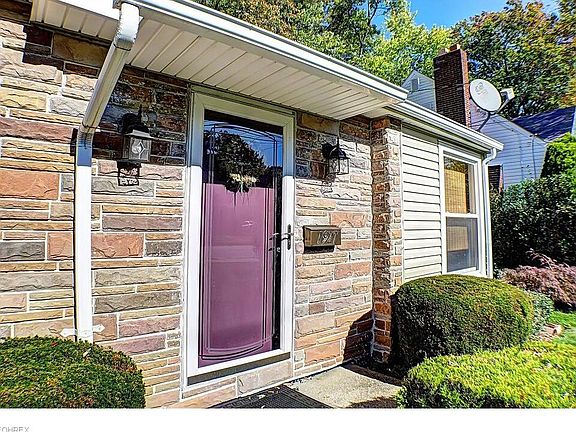 2nd image of 1927 Falls Ave