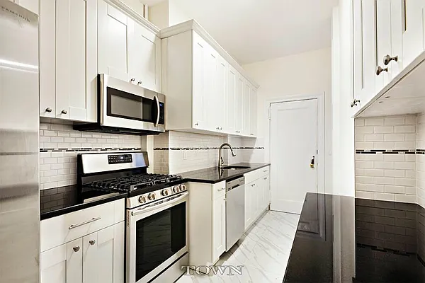 Rented by Town Residential | media 29