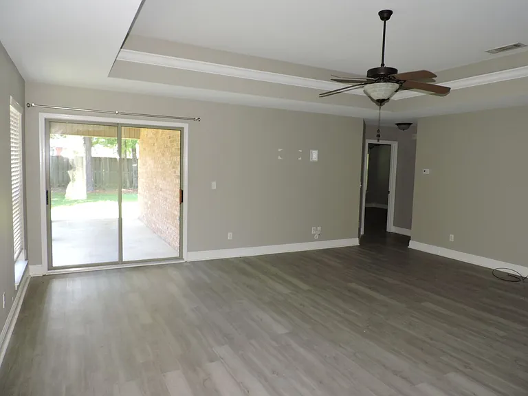 6060 Dunridge Dr — Photo 2