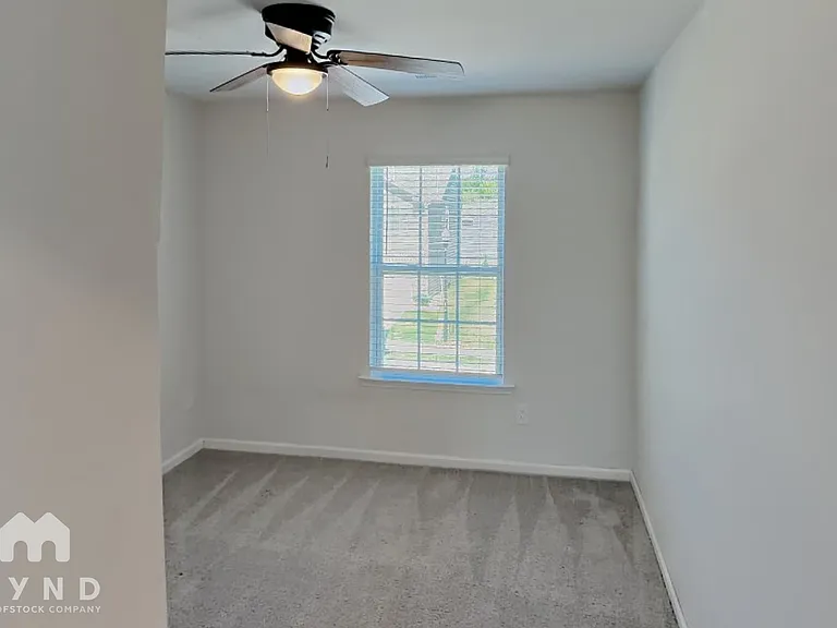 2140 Redstone Dr — Photo 11
