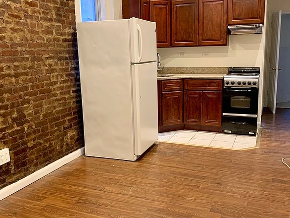 5th image of 501 1/2 E 83rd St APT 3W