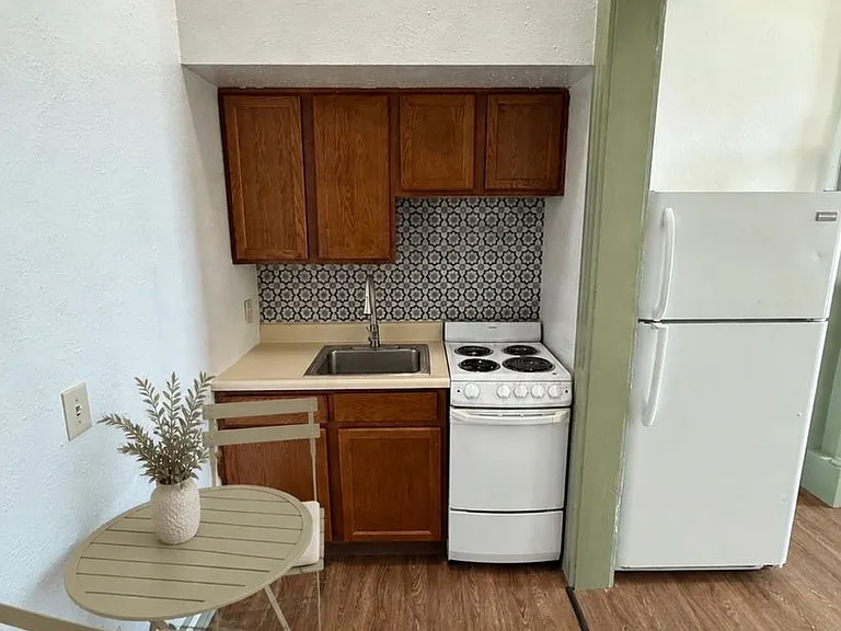 1007 N Summit St — Photo 31