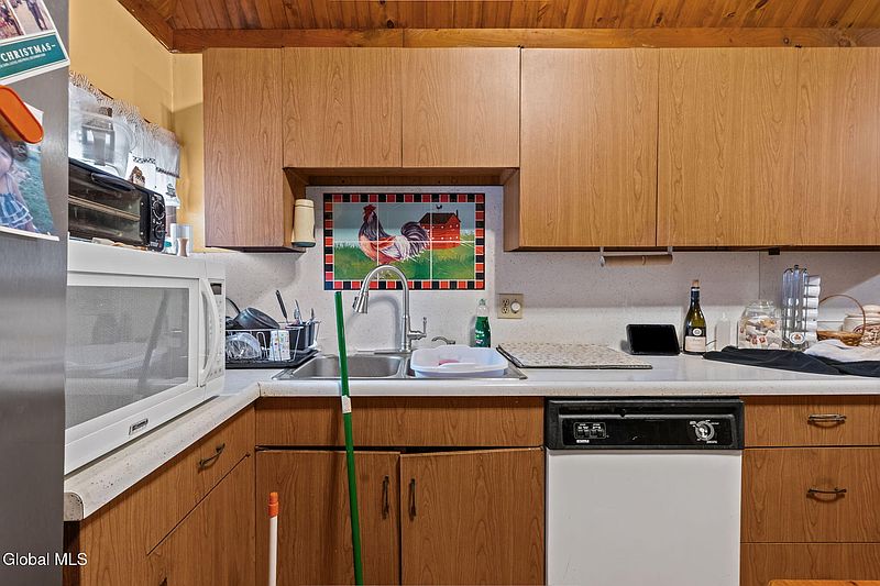 5th image of 2128 3rd Avenue
