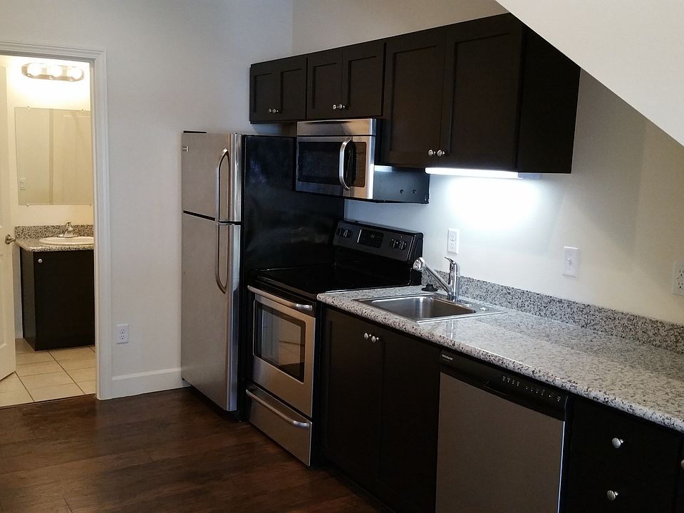 1st image of 1100 SE Sherman St APT 102