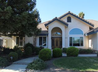 924 Suburban Ave, Madera, CA 93637