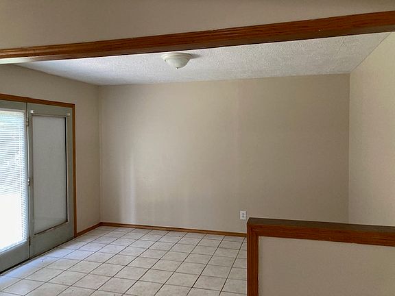 3rd image of 2802 N Heatherlea Dr