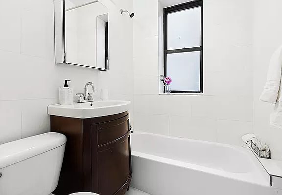 4th image of 102 W 80th St APT 48