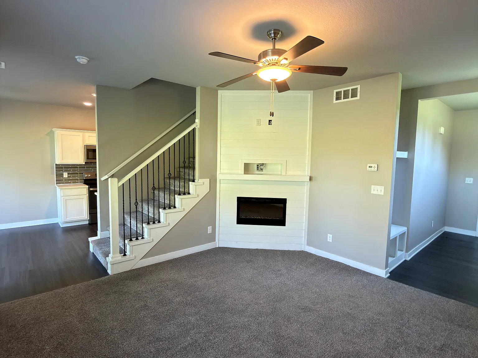 3 bed, 2.5 bath, 1460 sqft, $1,900 — Photo 3
