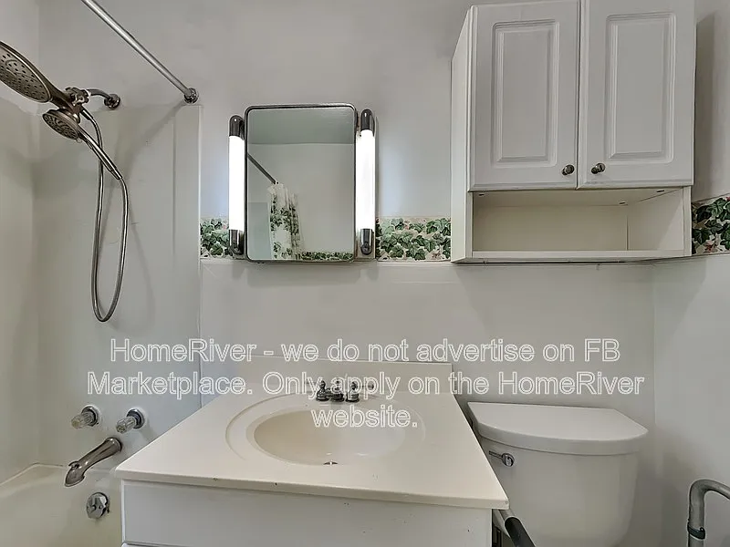 3 bed, 1.0 bath, 1340 sqft, $1,900 — Photo 4