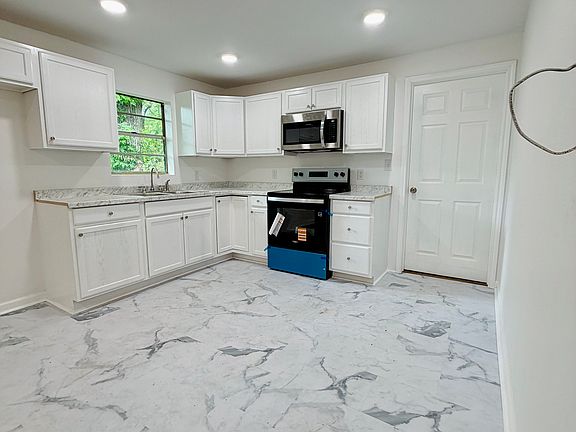 4th image of 1712 Plant St