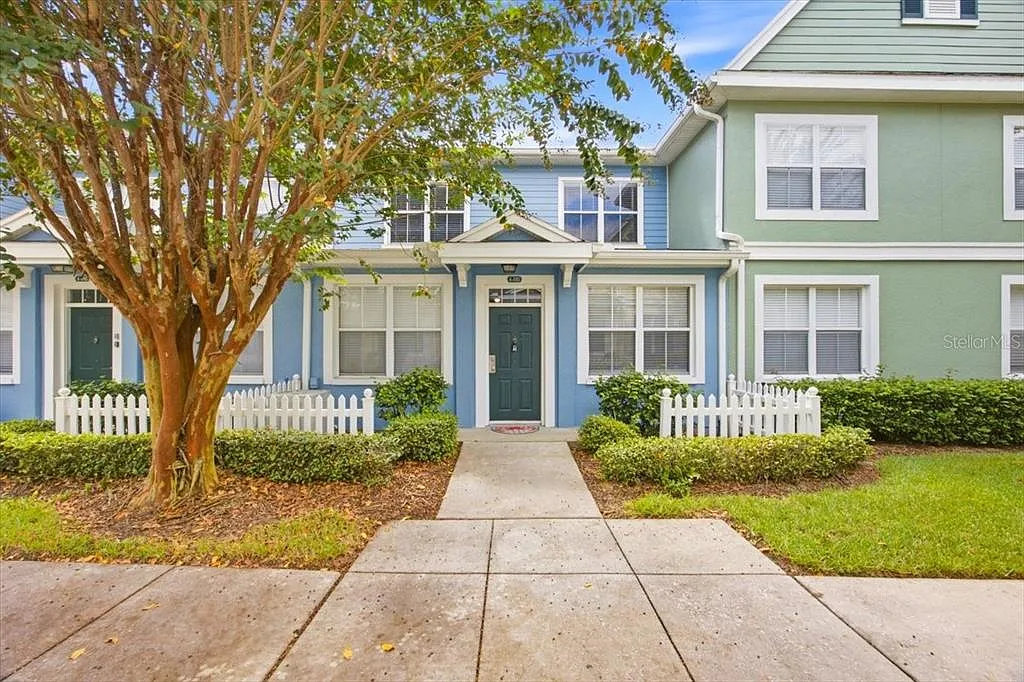 3 bed, 2.0 bath, 1296 sqft, $1,599 — Photo 2
