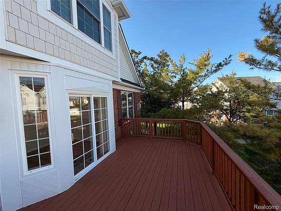 4th image of 29274 Douglas Dr
