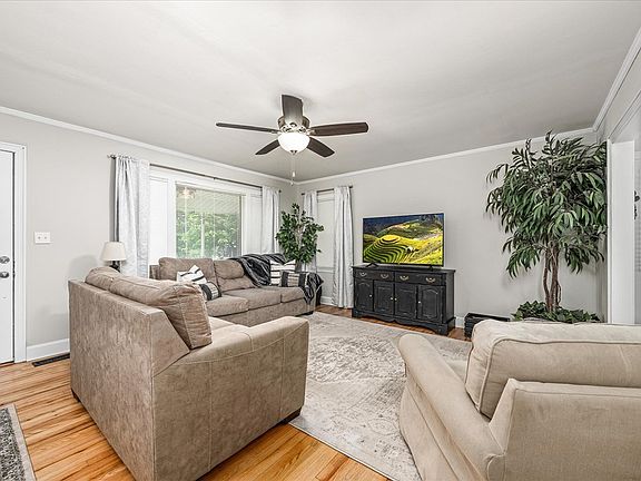 3rd image of 545 Grandview Dr