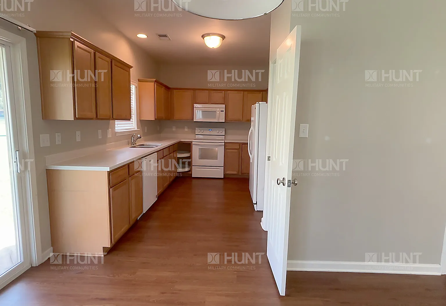 4 bed, 2.5 bath, 2428 sqft, $2,643 — Photo 3