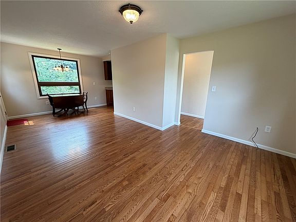 4th image of 4140 Grandview Dr