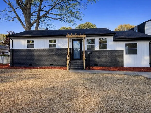 1203 Baskerville Ln, Portsmouth, VA 23701