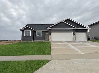 2824 6th St SW, Altoona, IA 50009