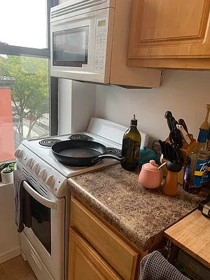 Rented by M.Grossman R.E. Management | media 22