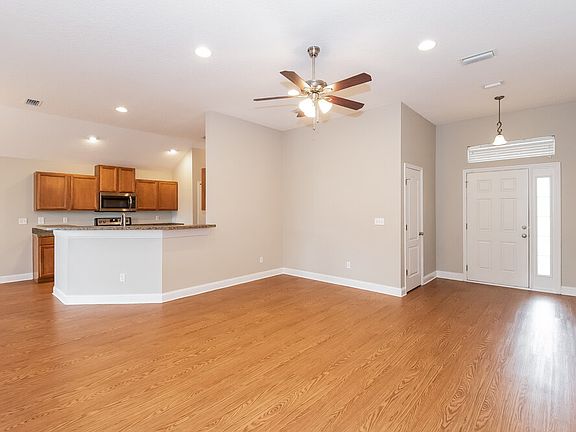 4th image of 12099 Hayden Lakes Cir