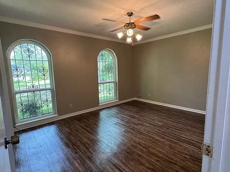 8304 Oxford Dr — Photo 23