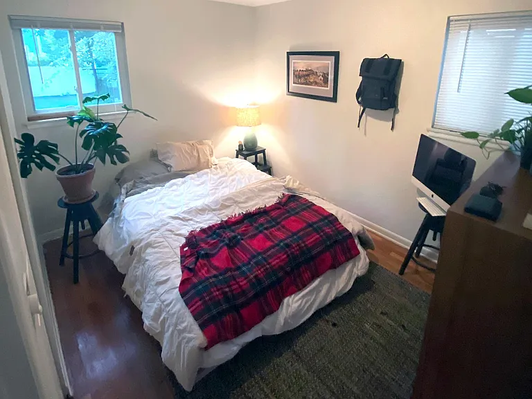 1377 Chapin Ave — Photo 4