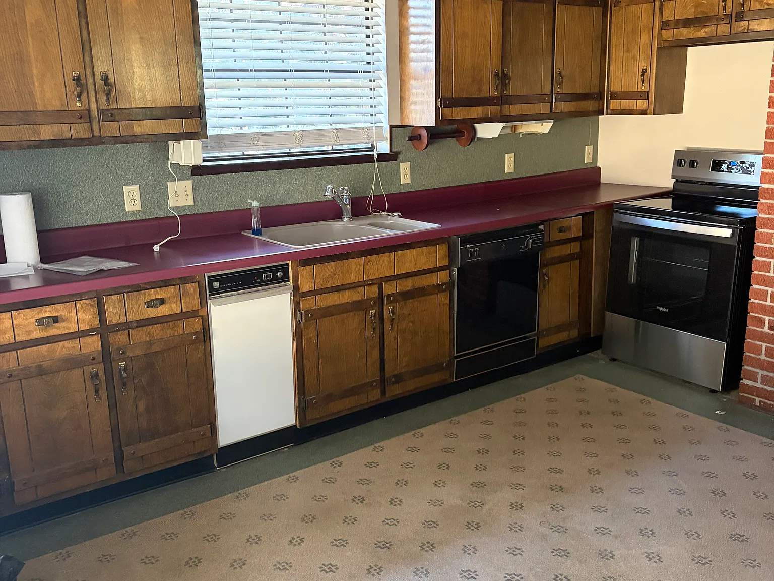 4 bed, 2048 sqft, $1,950 — Photo 2