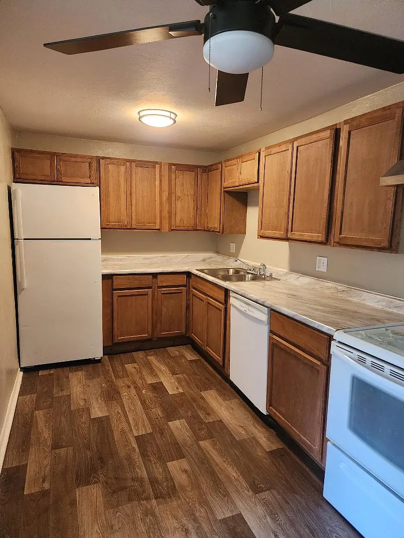 420 N. Cherrywood Ave - 5 — Photo 1