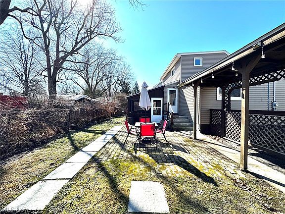 3rd image of 1088 Skinner Ave