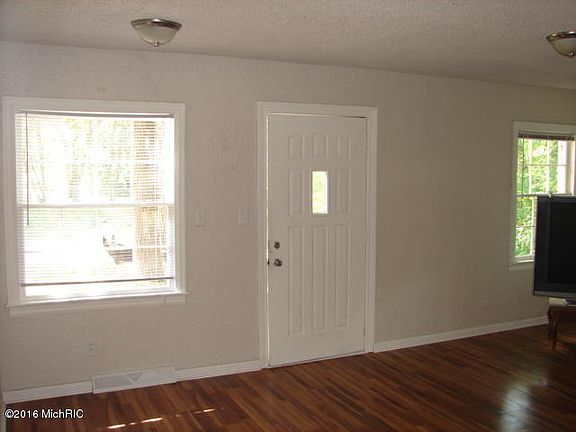 2nd image of 698 Washington Ave N