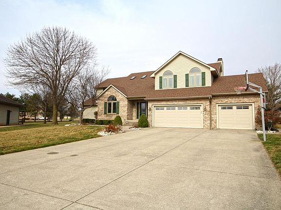 4th image of 766 Christopher Dr