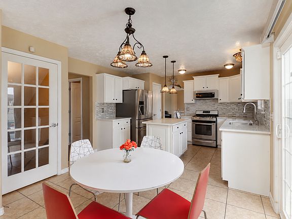 5th image of 2921 Grey Hawk Dr