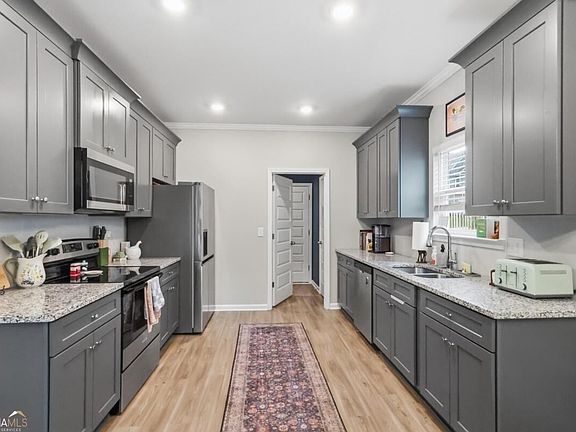 4th image of 216 Eva Way