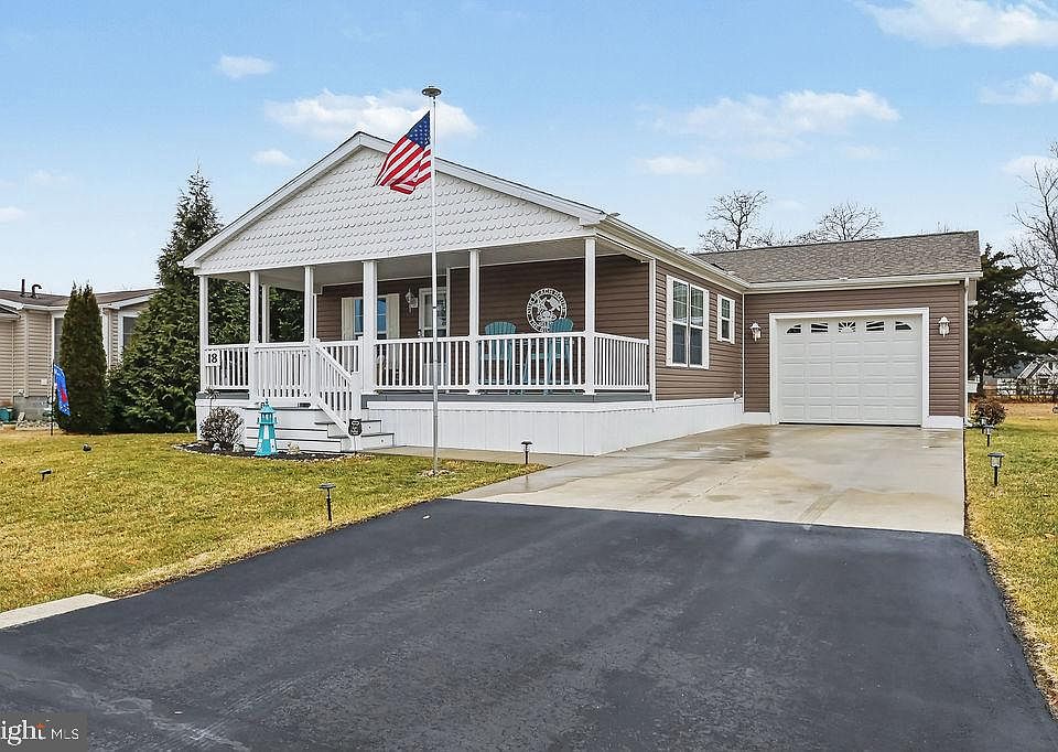 1st image of 18 Buckingham Dr