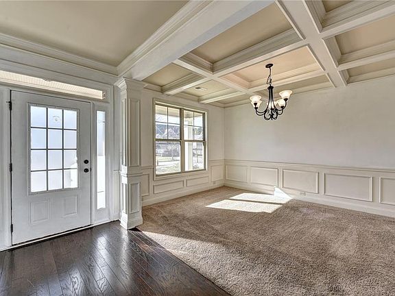 4th image of 575 Woodburn Ln