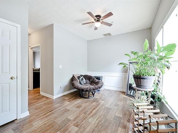 3rd image of 877 Glynn Oaks Dr