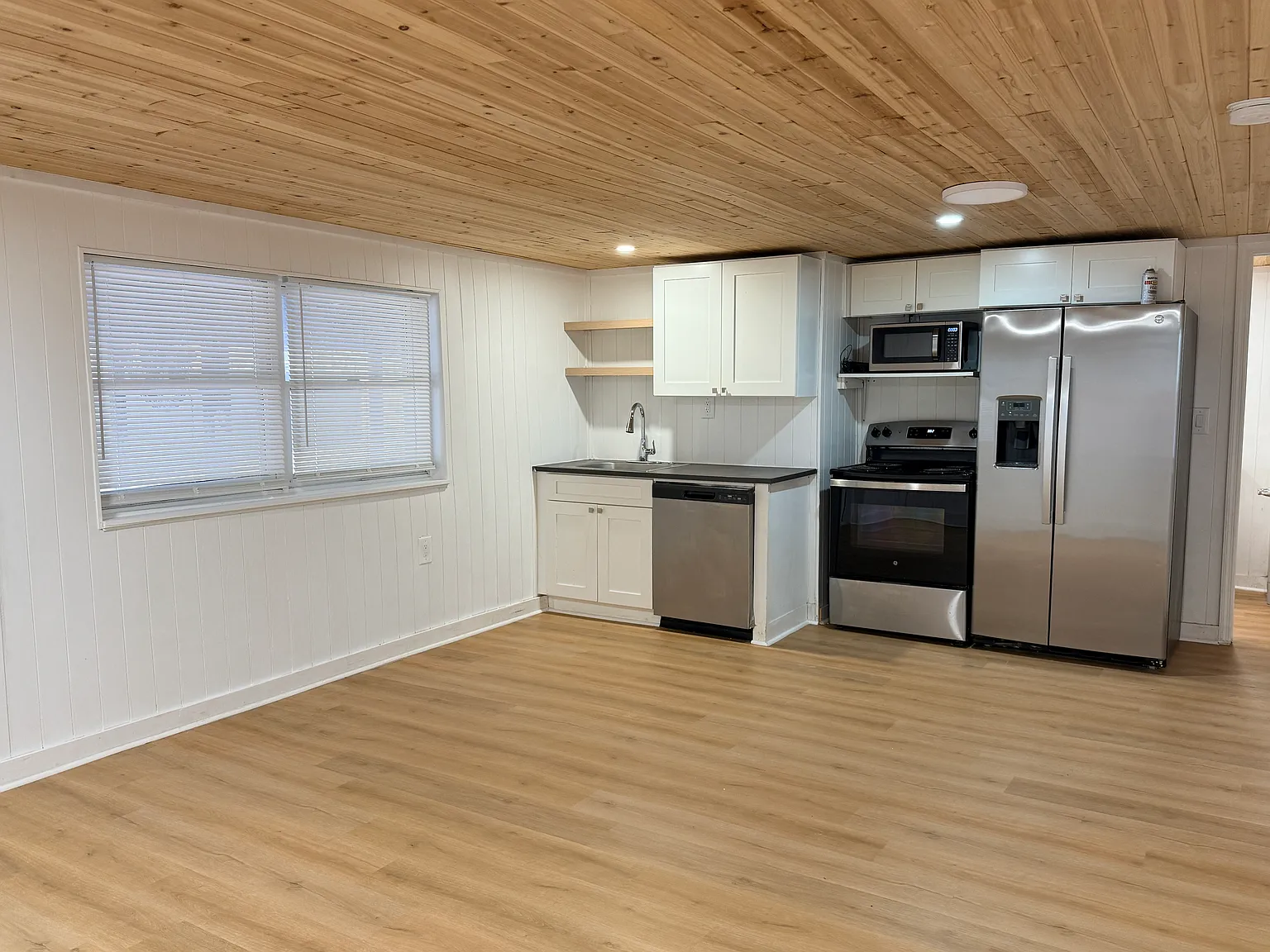 Studio, 500 sqft, $1,500 — Photo 2
