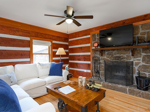 3rd image of 2822 Walnut St W #16