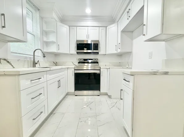 6058 Fulton Ave #8, Van Nuys, CA 91401