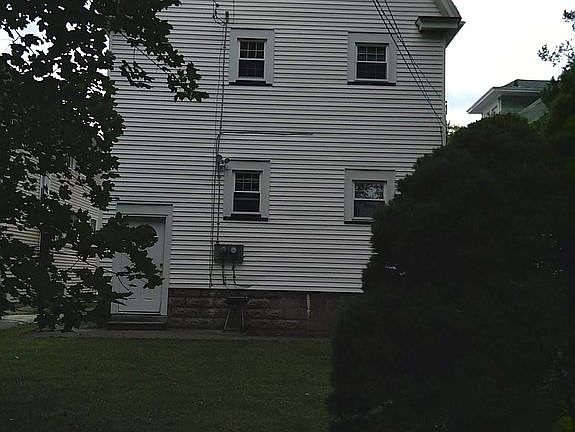  Vinyl siding/aluminum trim