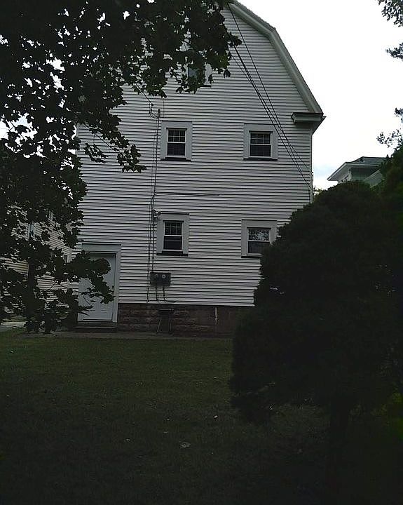  Vinyl siding/aluminum trim