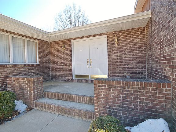3rd image of 365 Woodview Dr