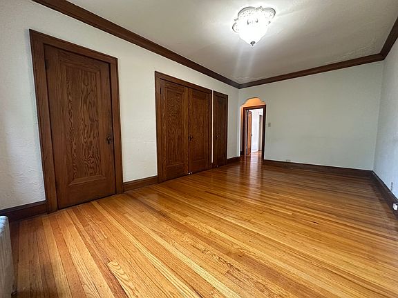 3rd image of 1628 N Franklin Pl #20