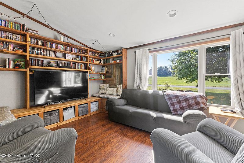 5th image of 485 Cottrell Road