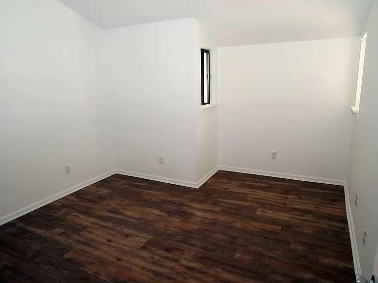 142 Quarterdeck — Photo 11